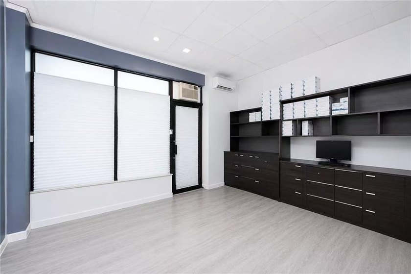 CALLING ALL INVESTORS! Prime mixed-use opportunity in the heart - photo 3