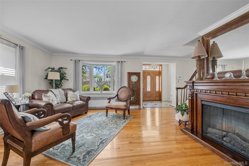 Nestled in the heart of Bayside, this beautifully maintained and - photo 4