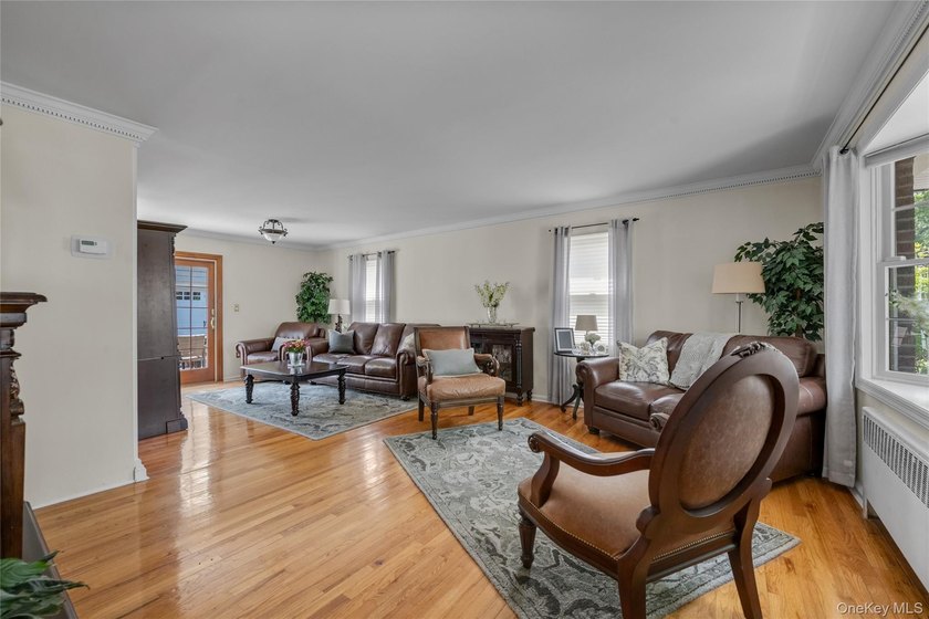 Nestled in the heart of Bayside, this beautifully maintained and - photo 5