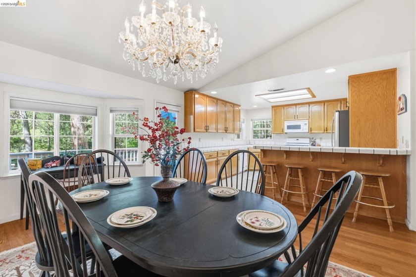 Experience the beauty of foothill living in this elegant home - photo 11
