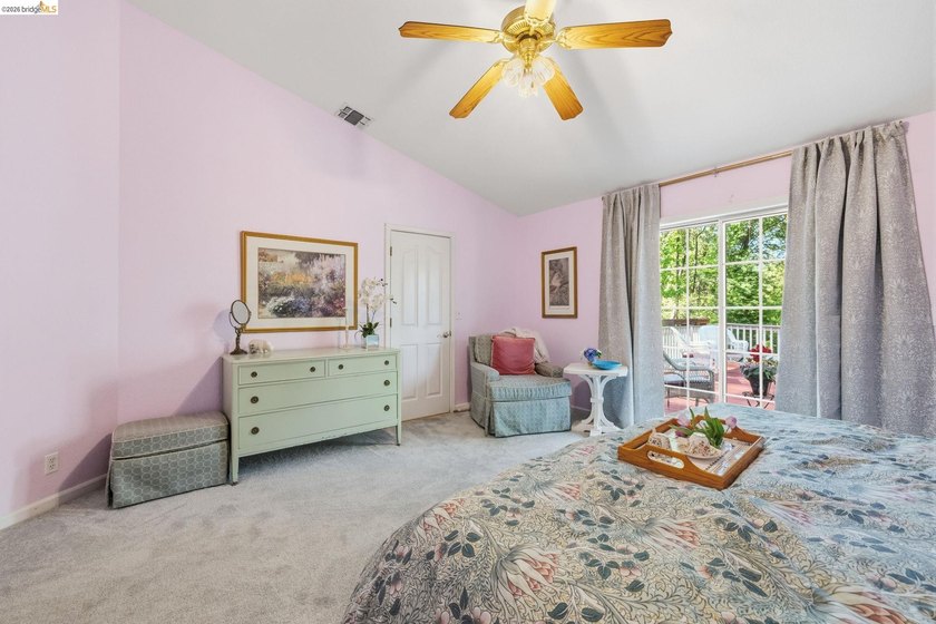 Experience the beauty of foothill living in this elegant home - photo 21