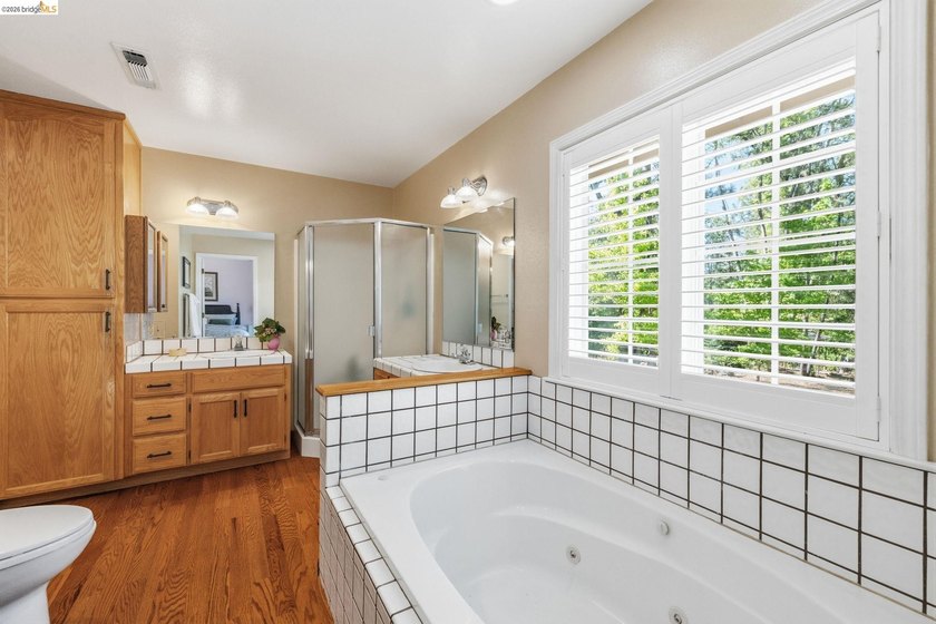 Experience the beauty of foothill living in this elegant home - photo 23
