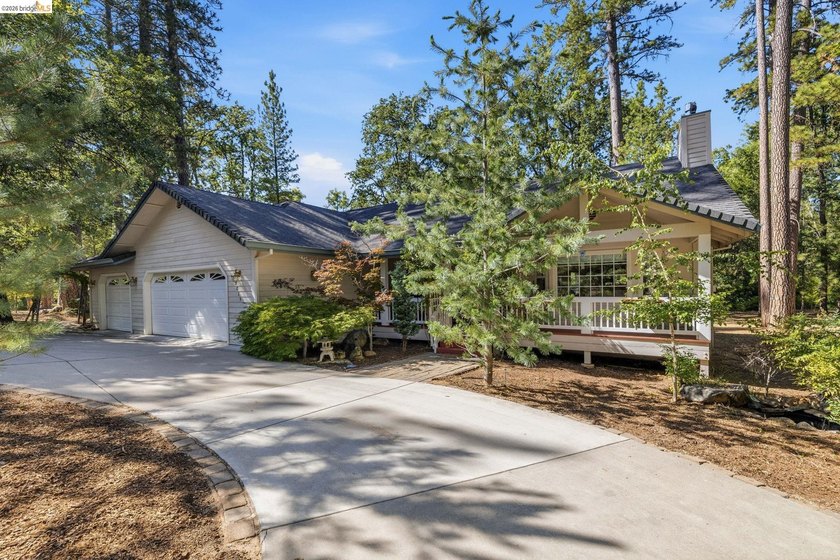 Experience the beauty of foothill living in this elegant home - photo 33