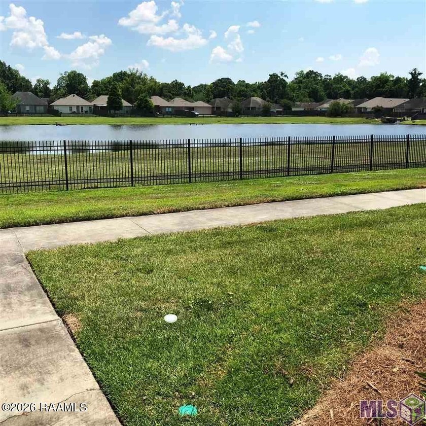 Rare lakefront opportunity near LSU! This beautifully maintained - photo 3