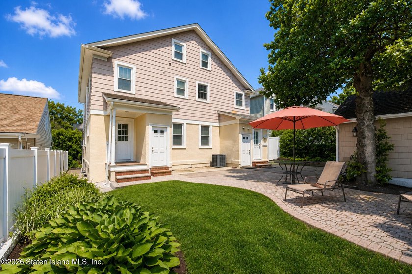 Large Side By Side 2 Family In Great Location ! Main House - photo 6