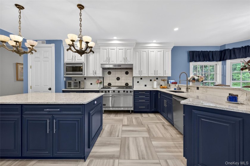 Step into a truly extraordinary 7,400 sq ft majestic Colonial - photo 18