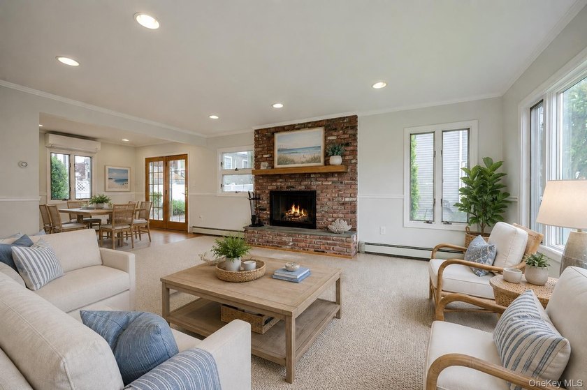 Nestled in the highly desirable Canals section of Long Beach - photo 6