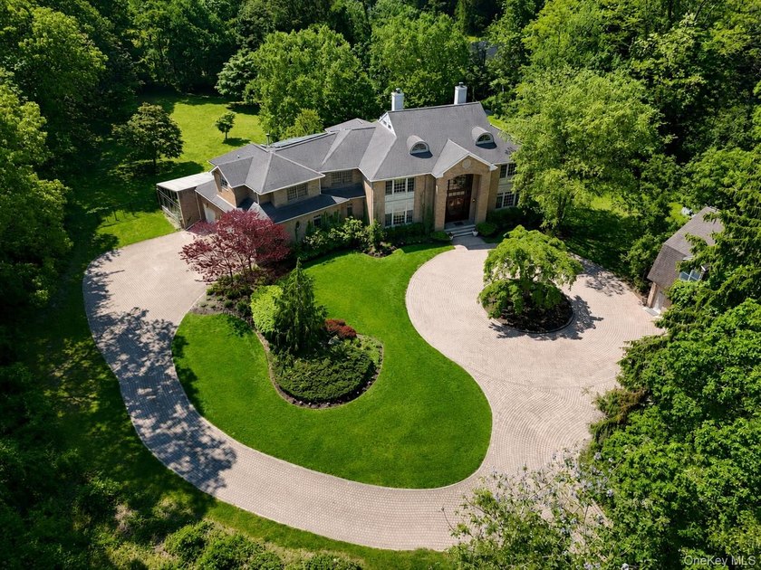 Step into a truly extraordinary 7,400 sq ft majestic Colonial - photo 49