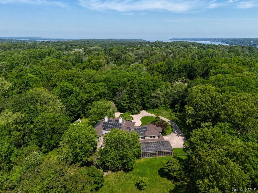 Step into a truly extraordinary 7,400 sq ft majestic Colonial - photo 50