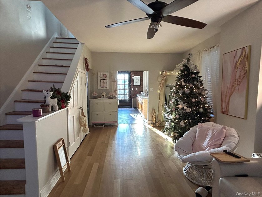 Beautifully maintained multifamily home in the Throggs Neck area - photo 11