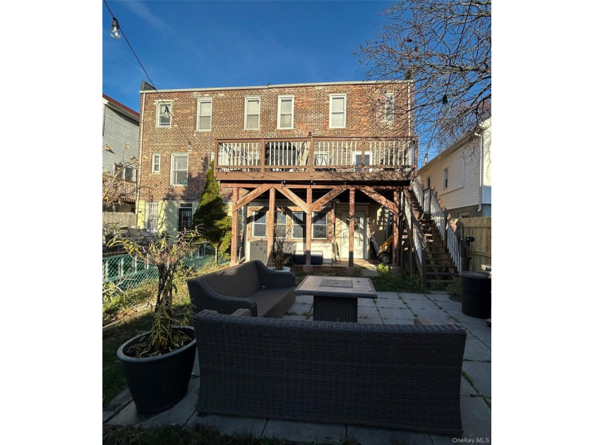 Beautifully maintained multifamily home in the Throggs Neck area - photo 19