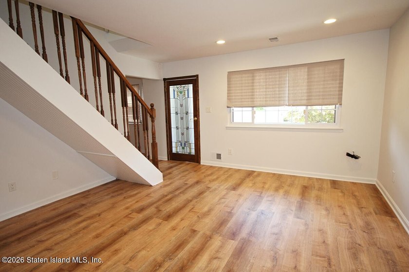 Welcome to this move-in-ready 3-bedroom, 3 bath end unit condo - photo 3