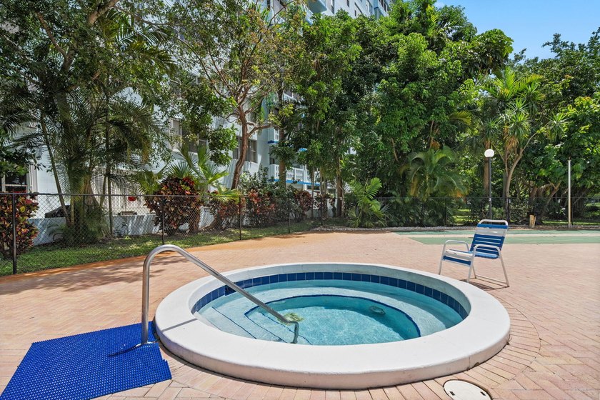 Welcome to Unit 406 at Hillcrest East 26 in Hollywood. This 1 - photo 28