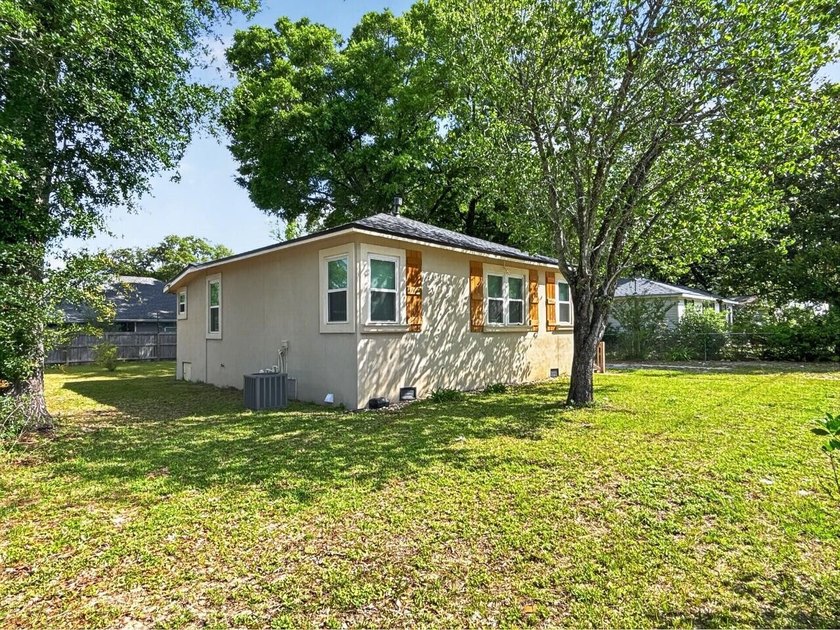 Welcome to 722 Powell Drive -- a charming, recently upgraded - photo 4