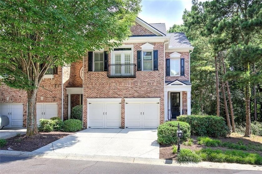 Having It All! That is what describes this stately 3 Bedroom, 3 - photo 4