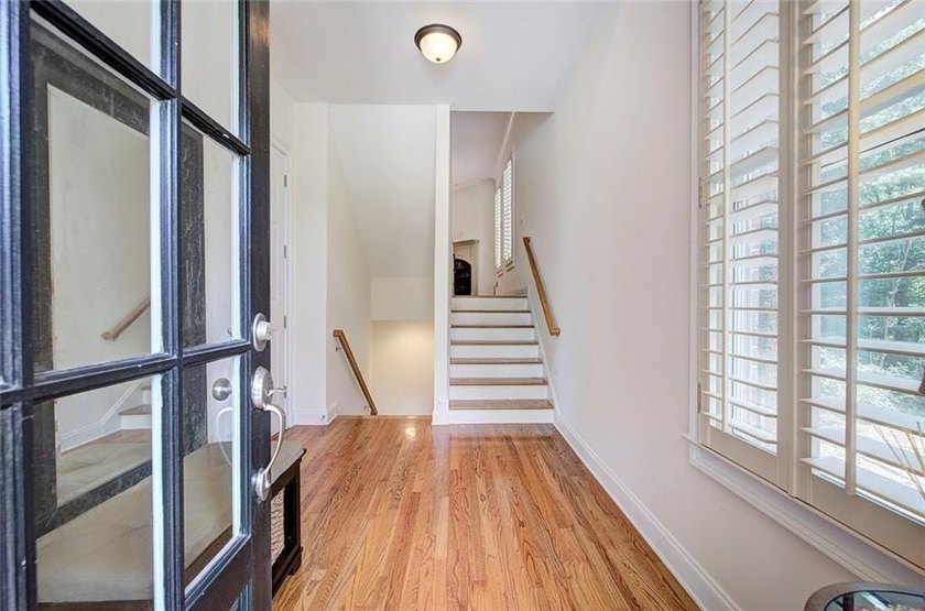 Having It All! That is what describes this stately 3 Bedroom, 3 - photo 5