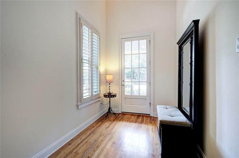 Having It All! That is what describes this stately 3 Bedroom, 3 - photo 6