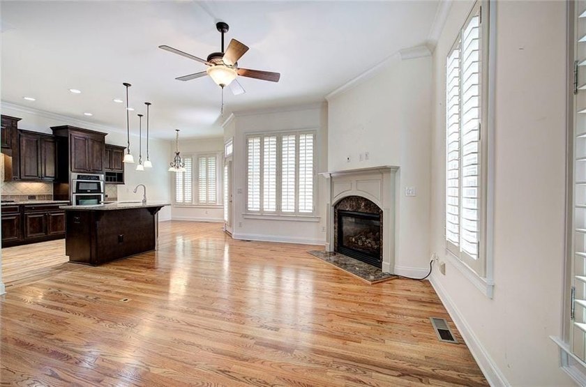 Having It All! That is what describes this stately 3 Bedroom, 3 - photo 8