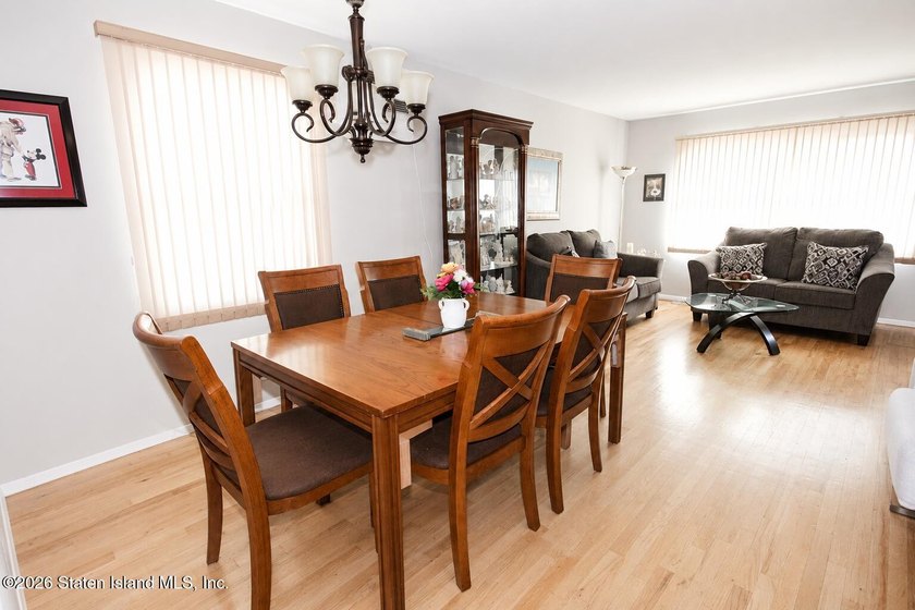 Move Right Into this beautifully maintained 3 bedroom 1.5 bath - photo 5