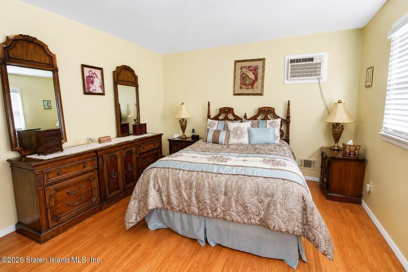Move Right Into this beautifully maintained 3 bedroom 1.5 bath - photo 8