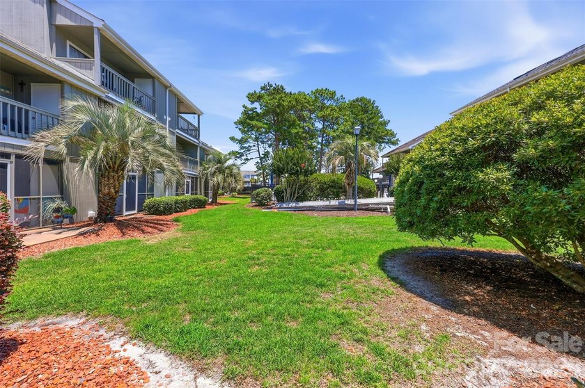 Motivated Seller!! Ground Floor Unit! This cozy 2 bedroom, 2 - photo 5