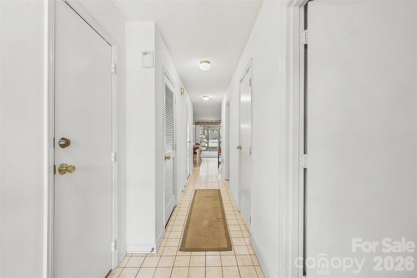 Motivated Seller!! Ground Floor Unit! This cozy 2 bedroom, 2 - photo 7