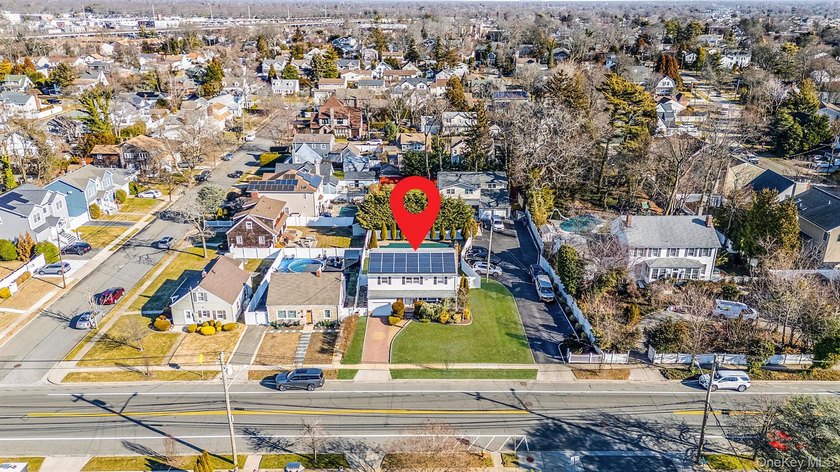 Welcome to this stunning Colonial nestled in the heart of - photo 22