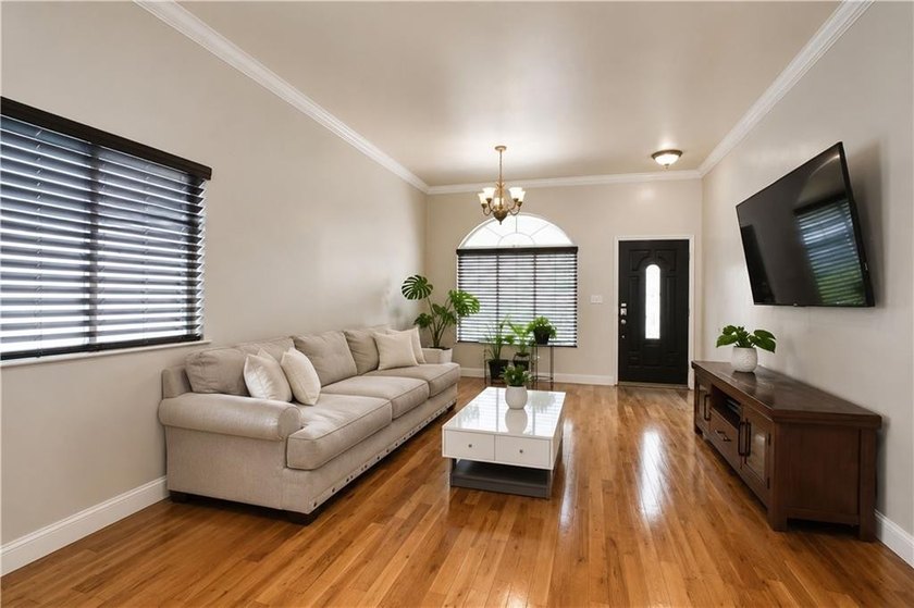 Move right in to this beautifully maintained home on a quiet - photo 5