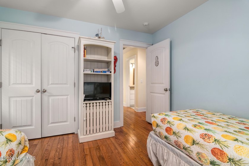 Discover this charming, well-kept secret nestled right in the - photo 28
