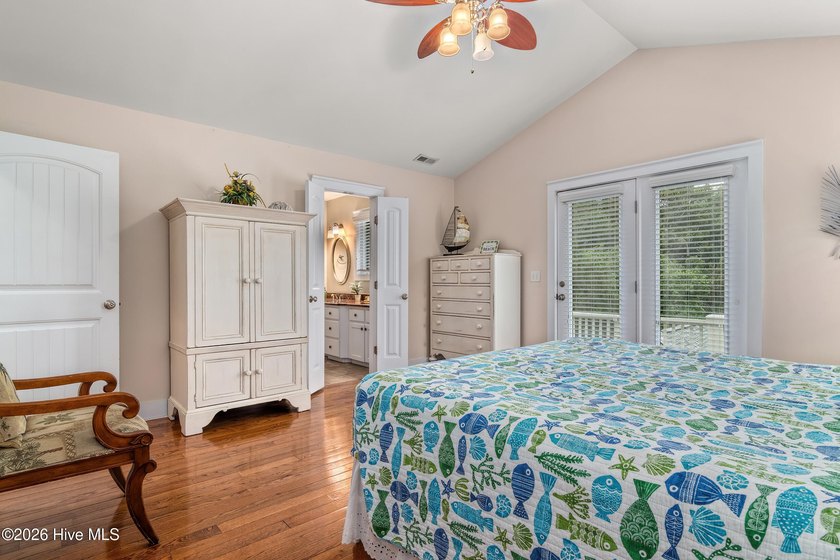 Discover this charming, well-kept secret nestled right in the - photo 37