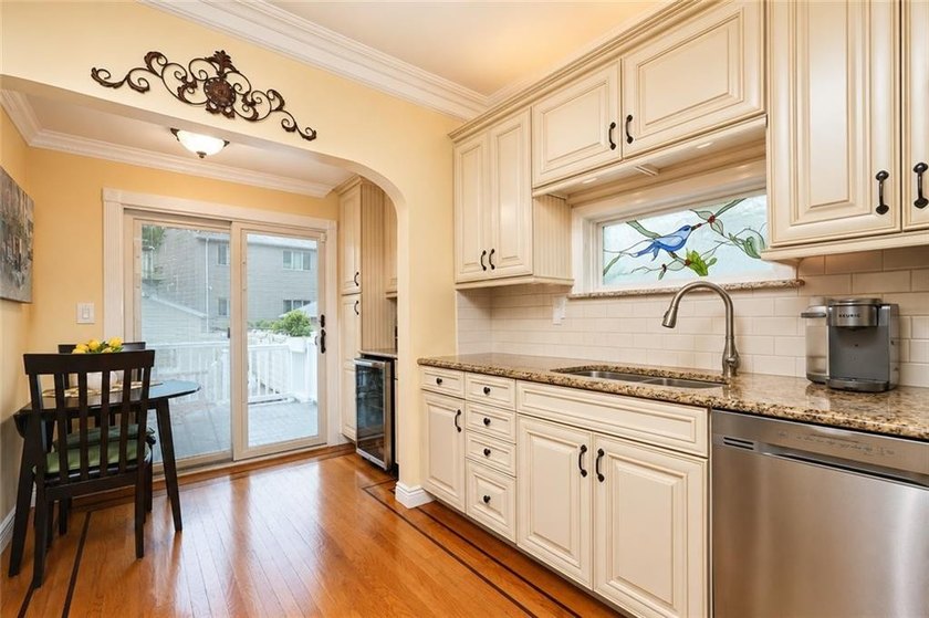 Magnificent New Dorp 1 Family Detached Gem on 44x100 lot. This - photo 5