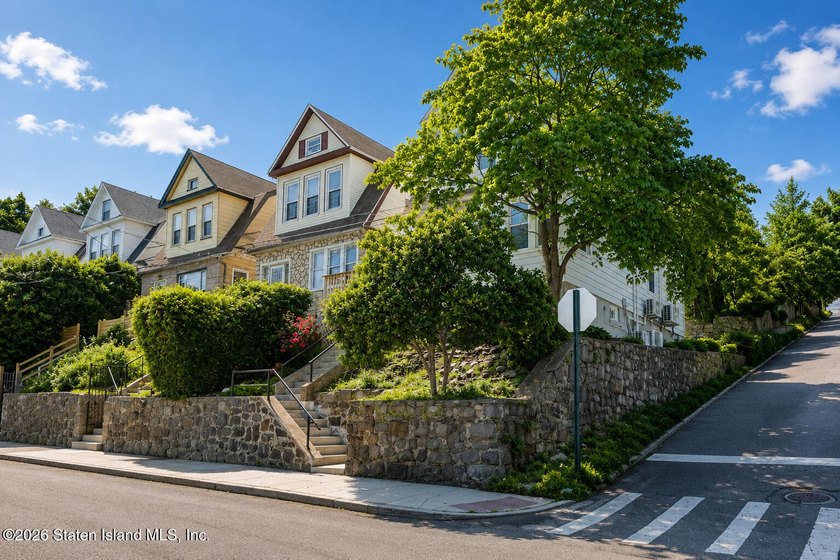 Welcome to this beautifully renovated home nestled in the heart - photo 3