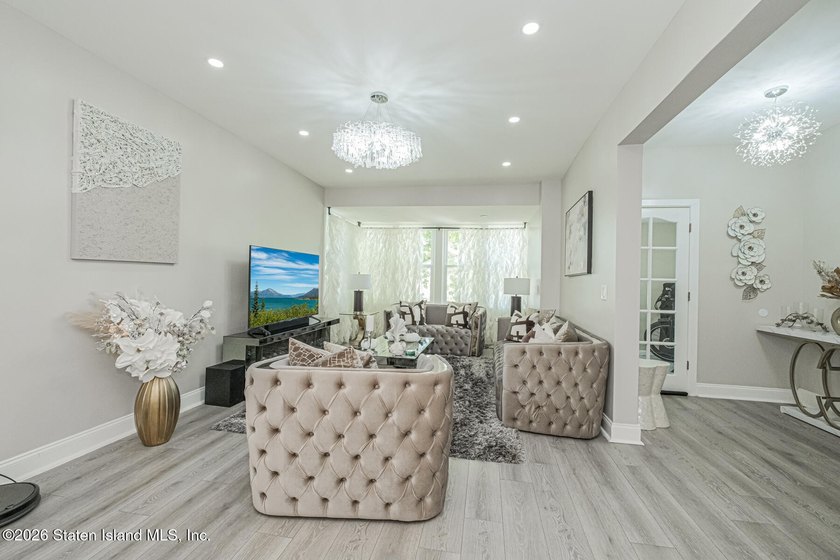 Welcome to this beautifully renovated home nestled in the heart - photo 8