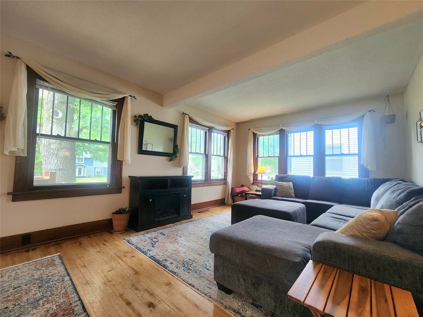 Nestled in a quiet, tree-lined neighborhood, this three-bedroom - photo 10