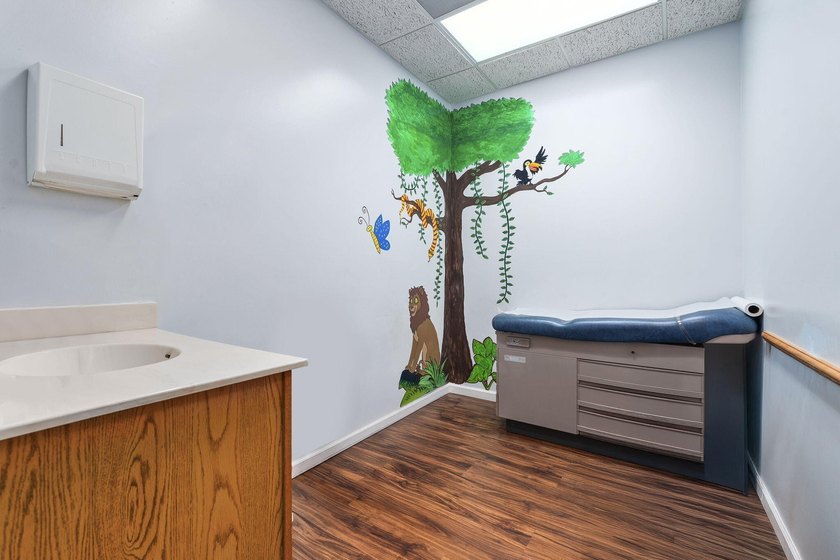 Medical Office Condo. Move in Ready! 1,734 sq feet. Near - photo 16