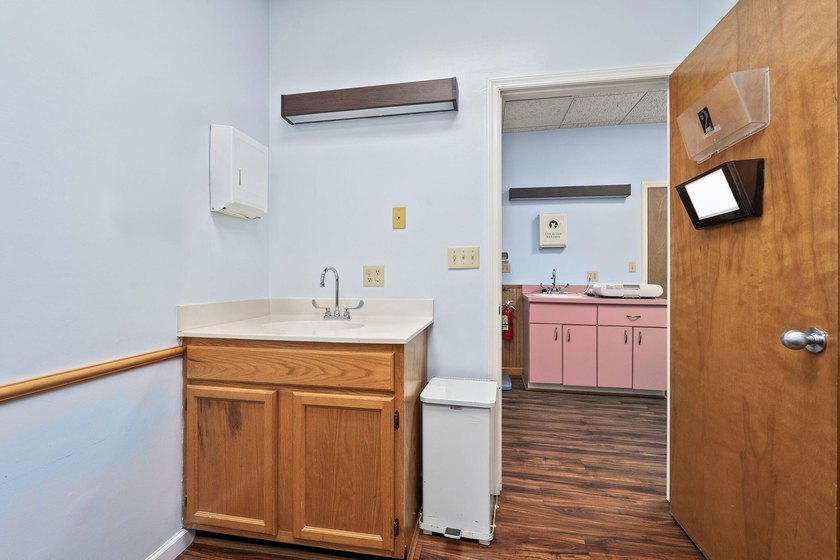 Medical Office Condo. Move in Ready! 1,734 sq feet. Near - photo 17