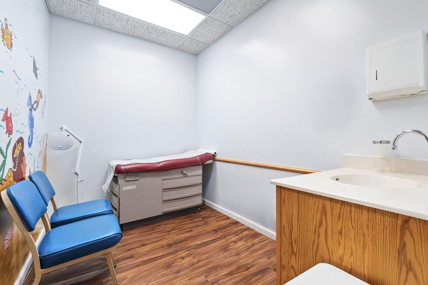 Medical Office Condo. Move in Ready! 1,734 sq feet. Near - photo 18