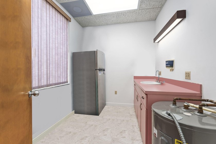 Medical Office Condo. Move in Ready! 1,734 sq feet. Near - photo 20