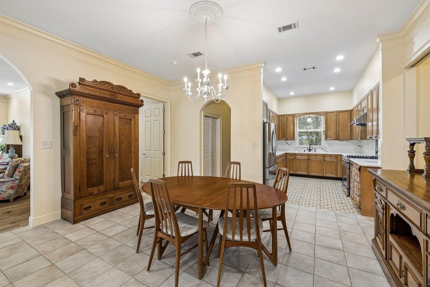 Tucked away in a secluded setting, this impressive three-bedroom - photo 7