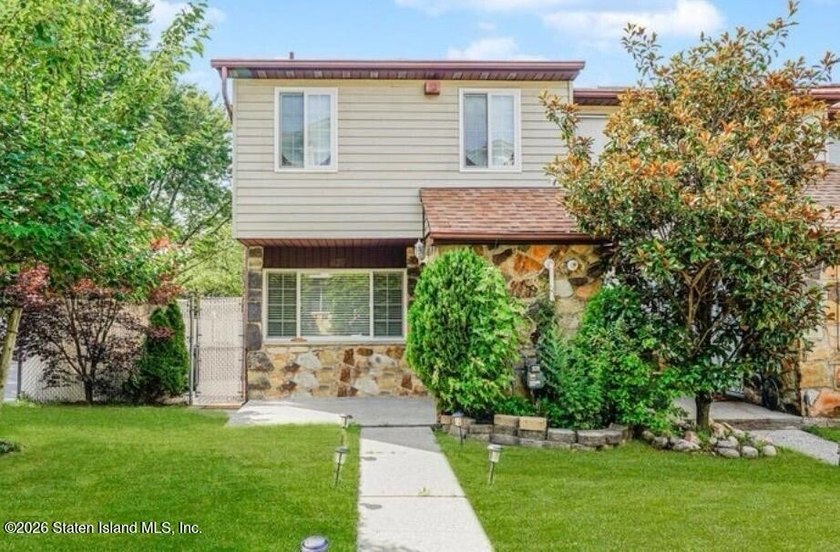 Discover the exceptional charm of this meticulously renovated - photo 3