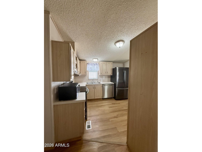 **ALL AGES with LOW lot rent** Welcome Home! Spacious corner-lot - photo 11