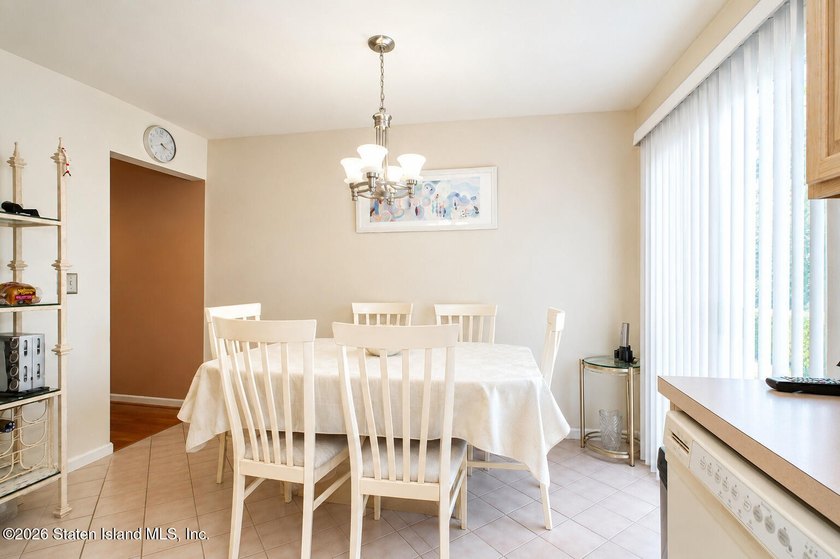 Come bring your imagination, and vision to this great townhouse - photo 6