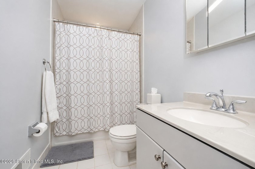 Come bring your imagination, and vision to this great townhouse - photo 10