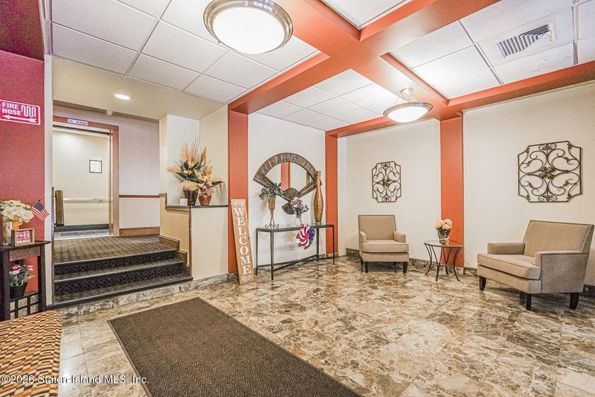 Exclusive Woodland Development - Spacious End-Unit Duplex Condo - photo 3