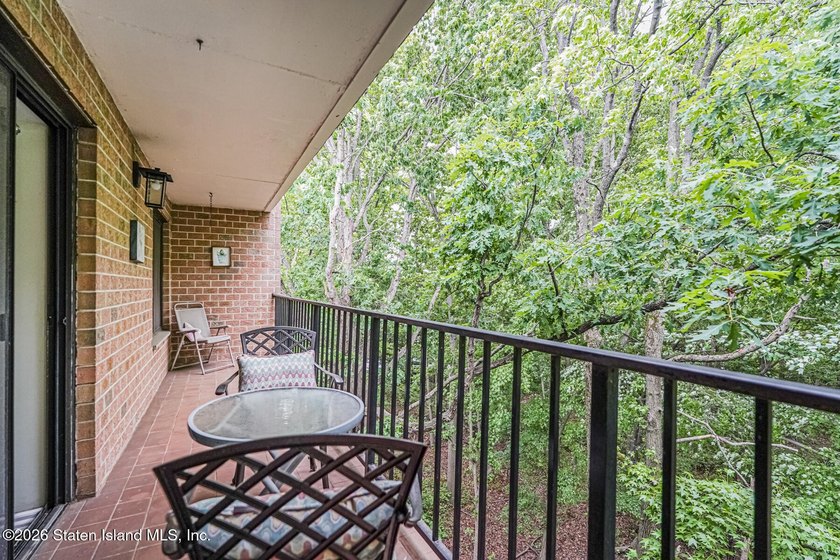 Exclusive Woodland Development - Spacious End-Unit Duplex Condo - photo 9