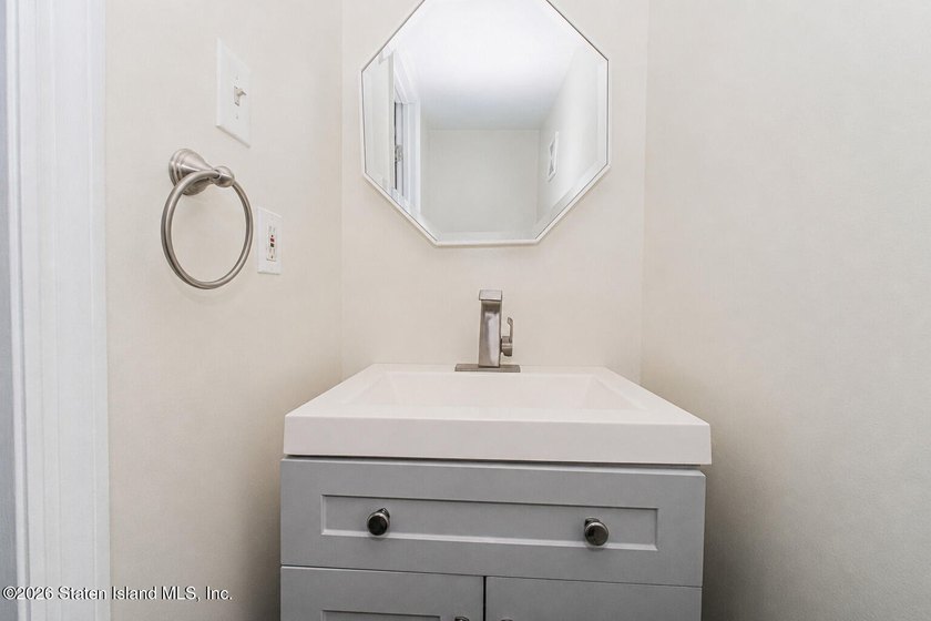 Welcome to 548 Ilyssa Way, a beautifully maintained - photo 4