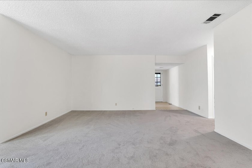 Charming Home with spacious backyard and frontyard Has new paint - photo 6