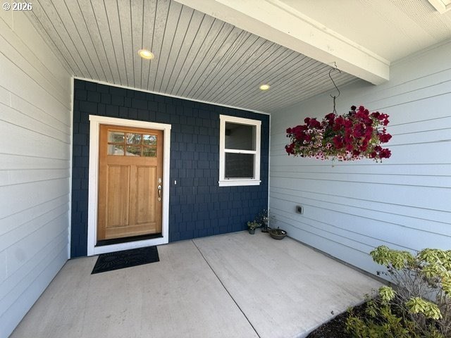 Beautifully maintained *Rogue* floor plan offering 1,765 sq. ft - photo 4