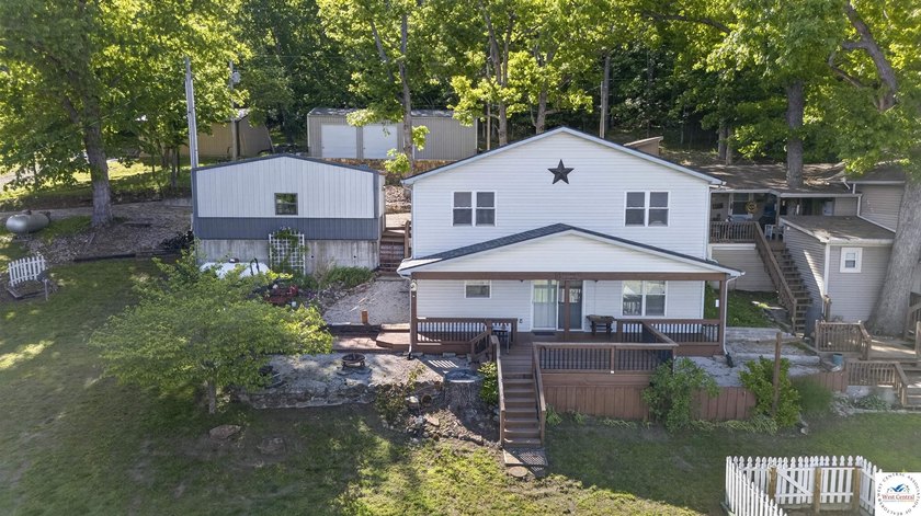 Beautiful lakefront home with breathtaking views of the Lake of - photo 4