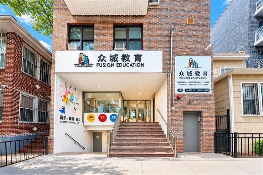 Prime location condo for sale! Built in 2022, this modern and - photo 3